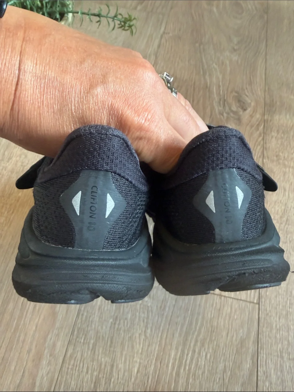 HOKA CLIFTON 10 BLACK TODDLER SNEAKERS WITH VELCRO SIZE 13.5 EUC